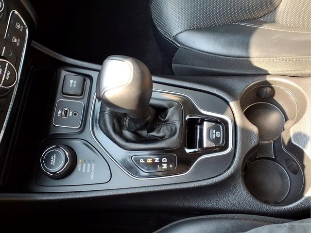 Used 2019 Jeep Cherokee Limited AWD/4WD image 24