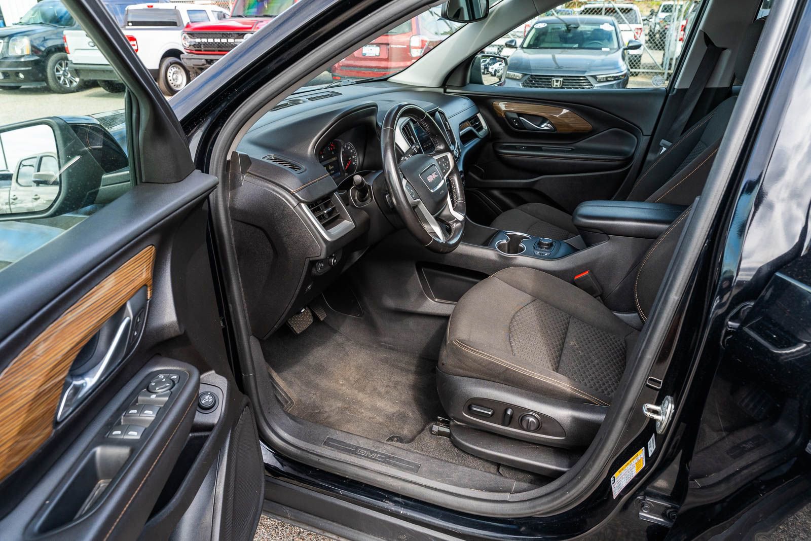 Used 2019 GMC Terrain SLE w/ Driver Convenience Package AWD/4WD image 24