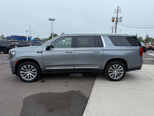 Used 2021 GMC Yukon XL Denali w/ Denali Premium Package AWD/4WD image 4