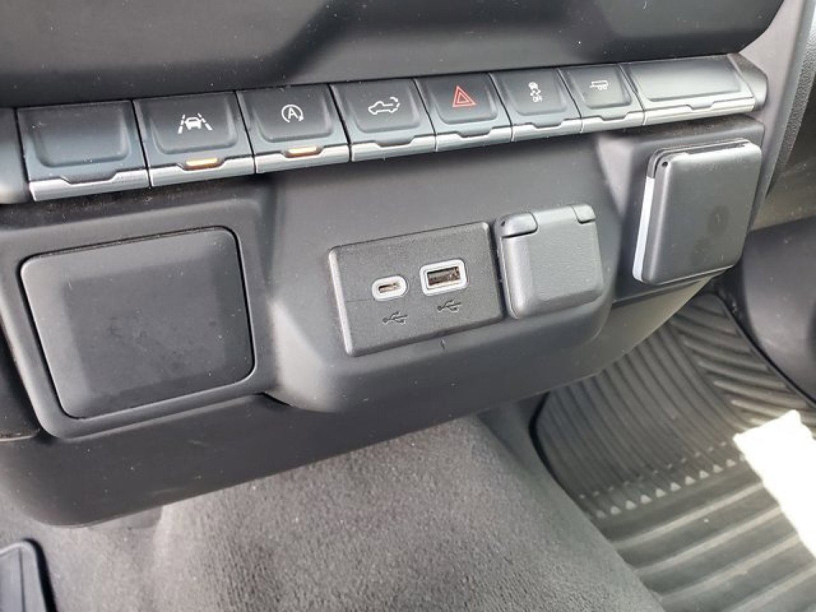 Used 2022 Chevrolet Silverado 1500 Custom image 23