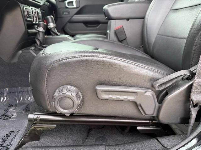 Used 2019 Jeep Wrangler Unlimited Sahara AWD/4WD image 9