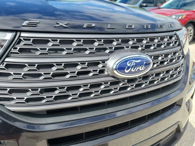 Certified 2021 Ford Explorer XLT w/ Equipment Group 202A image 7