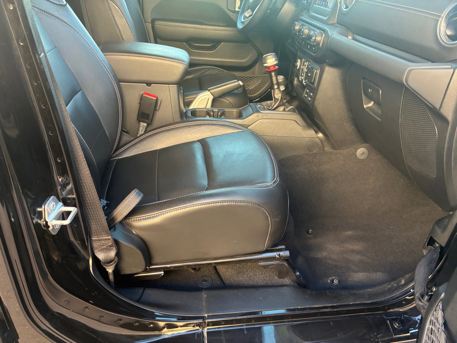 Used 2021 Jeep Wrangler Unlimited Sahara w/ Safety Group image 29