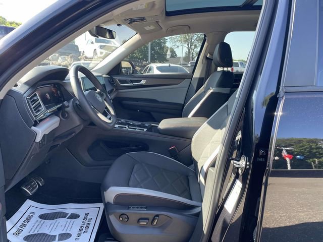 Used 2024 Volkswagen Atlas Peak Edition SEL AWD/4WD image 18