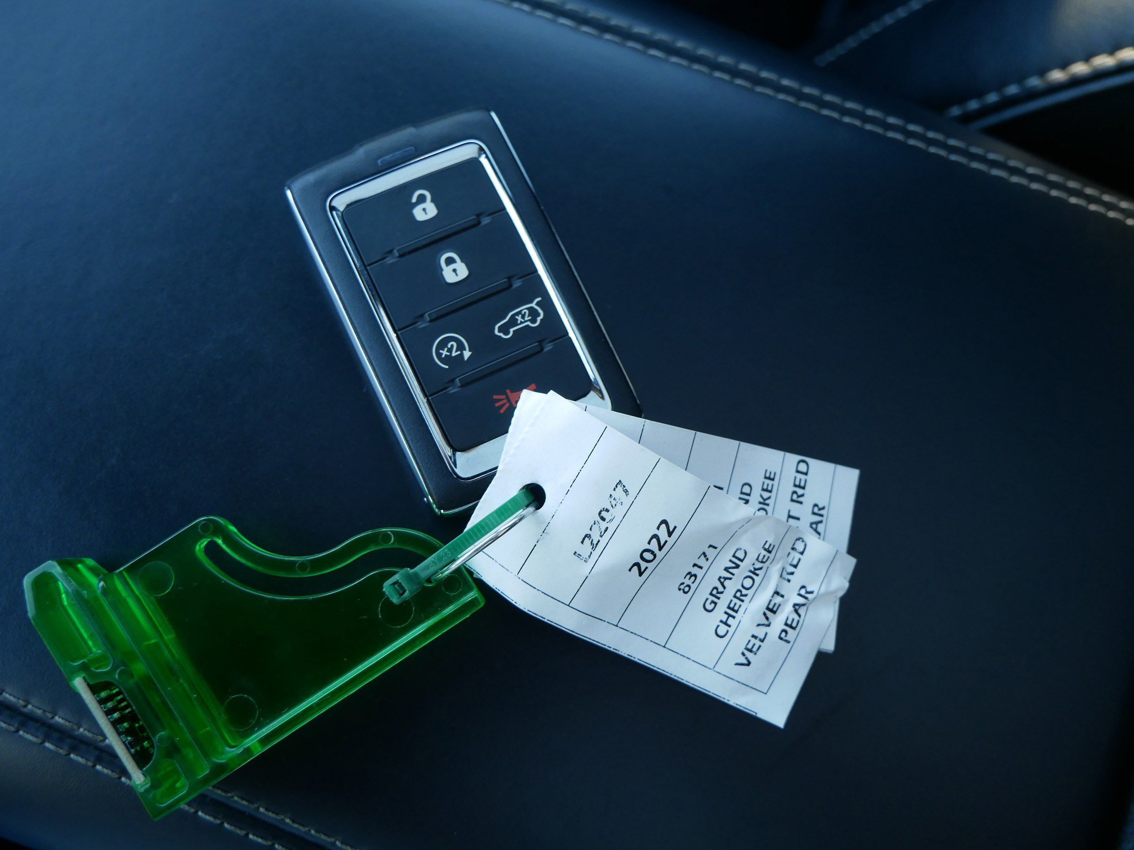 Used 2022 Jeep Grand Cherokee Overland w/ Luxury Tech Group IV image 37