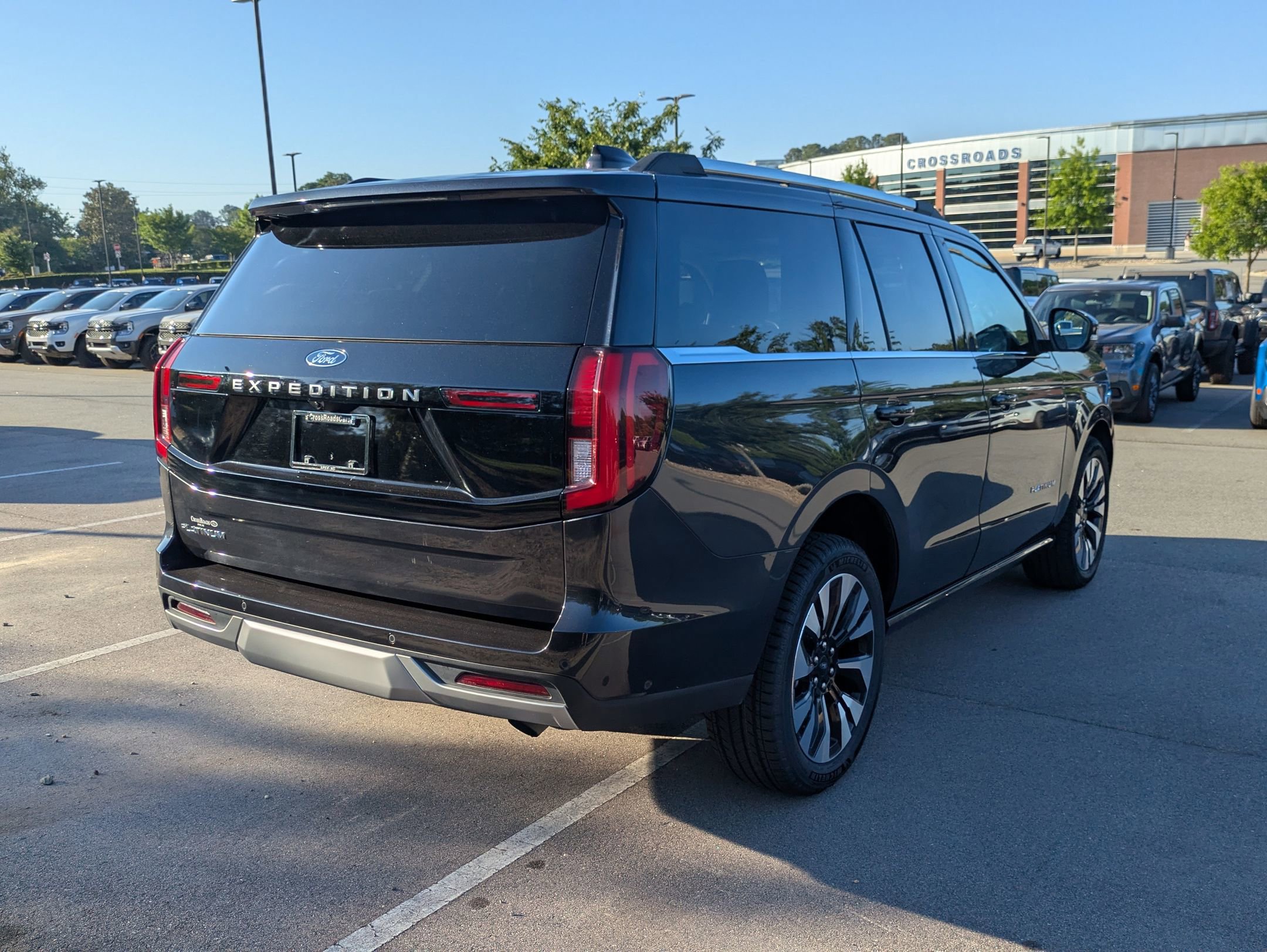 Certified 2025 Ford Expedition Platinum w/ Driver's Package AWD/4WD image 4
