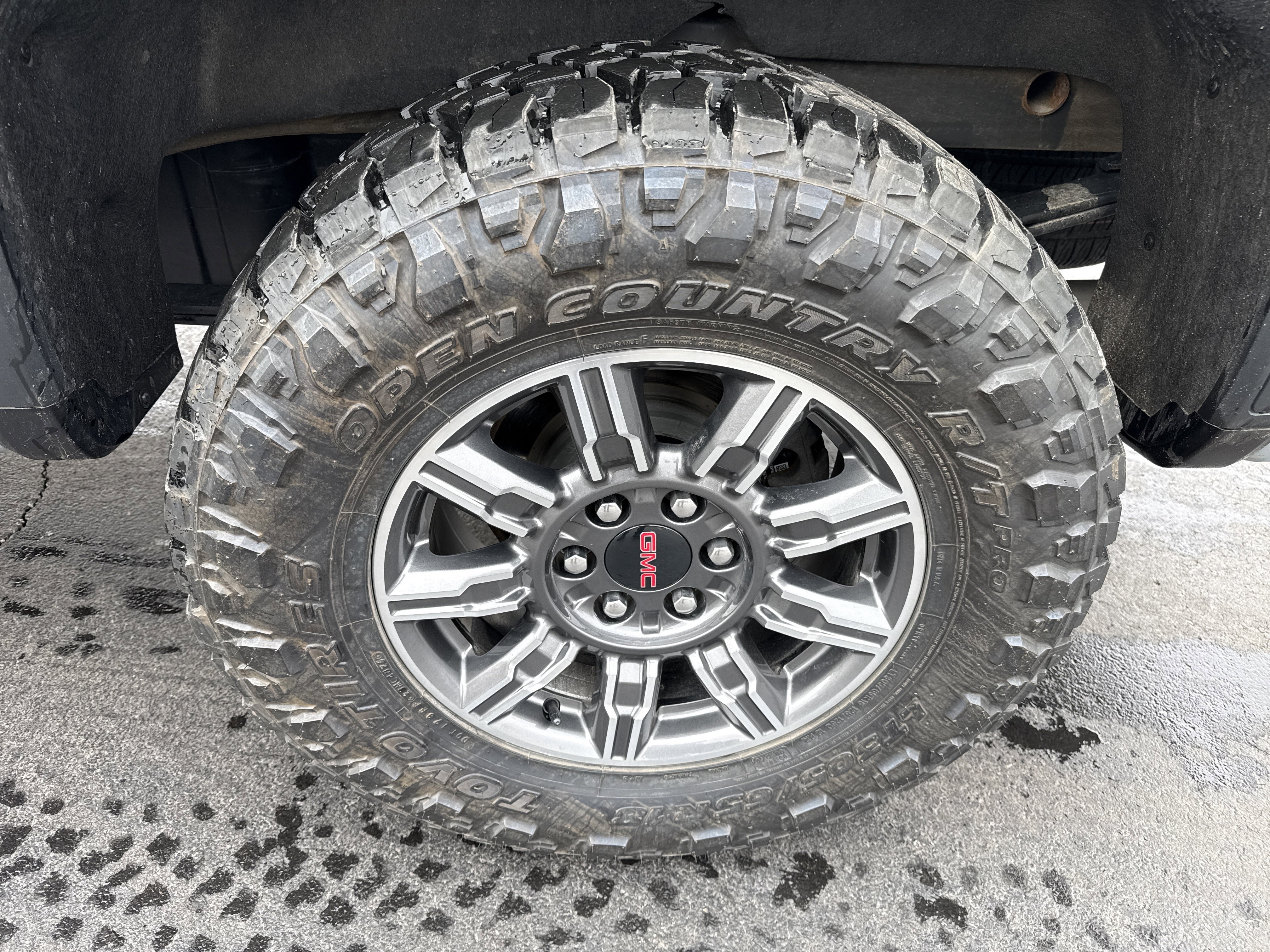 Used 2024 GMC Sierra 1500 AT4 w/ Technology Package AWD/4WD image 5
