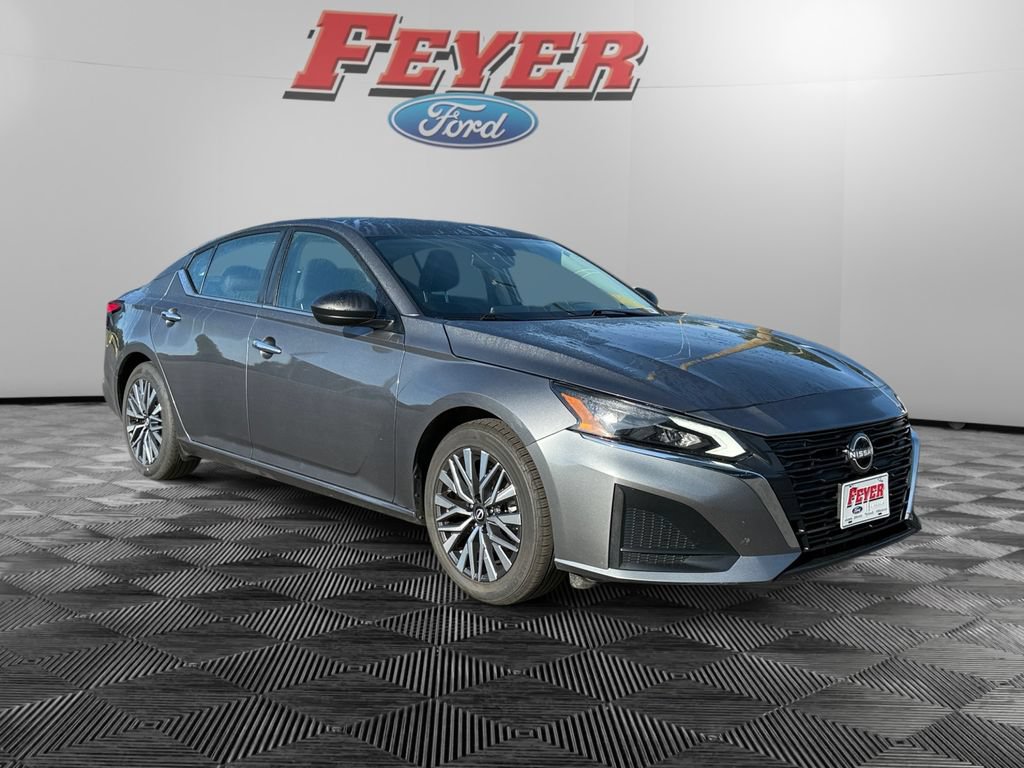 Used 2024 Nissan Altima 2.5 SV FWD image 7