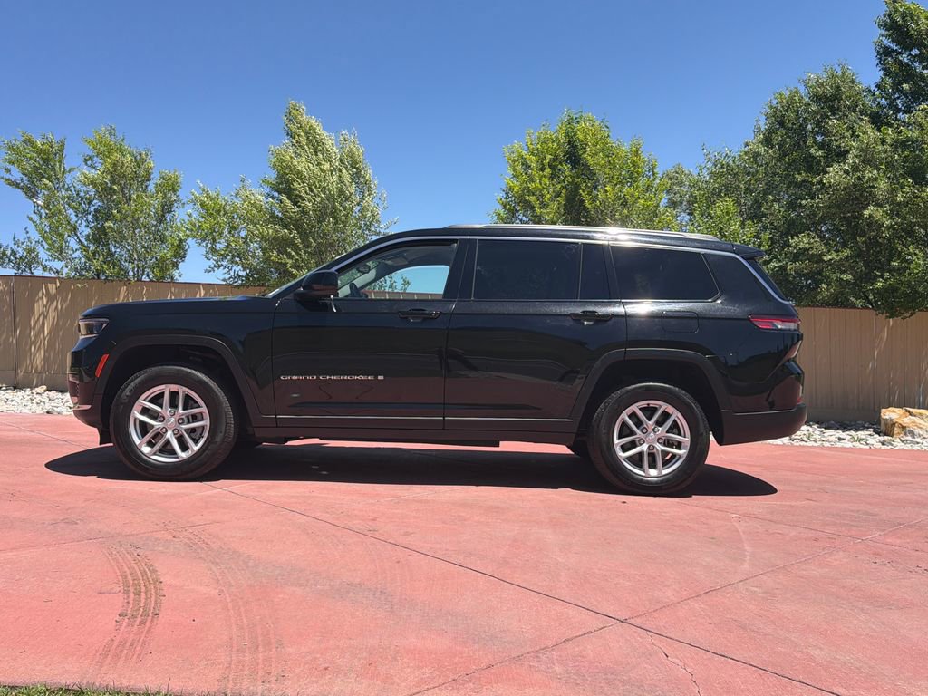 Used 2023 Jeep Grand Cherokee L Laredo AWD/4WD image 5