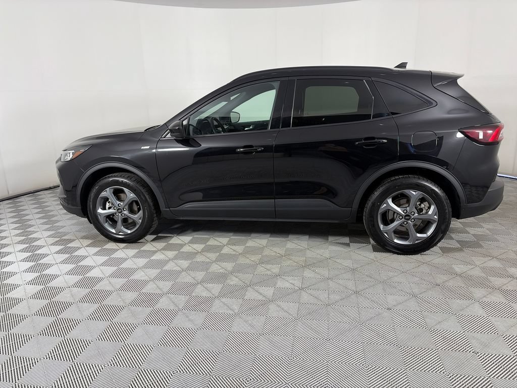 Certified 2025 Ford Escape ST-Line Select AWD/4WD image 4