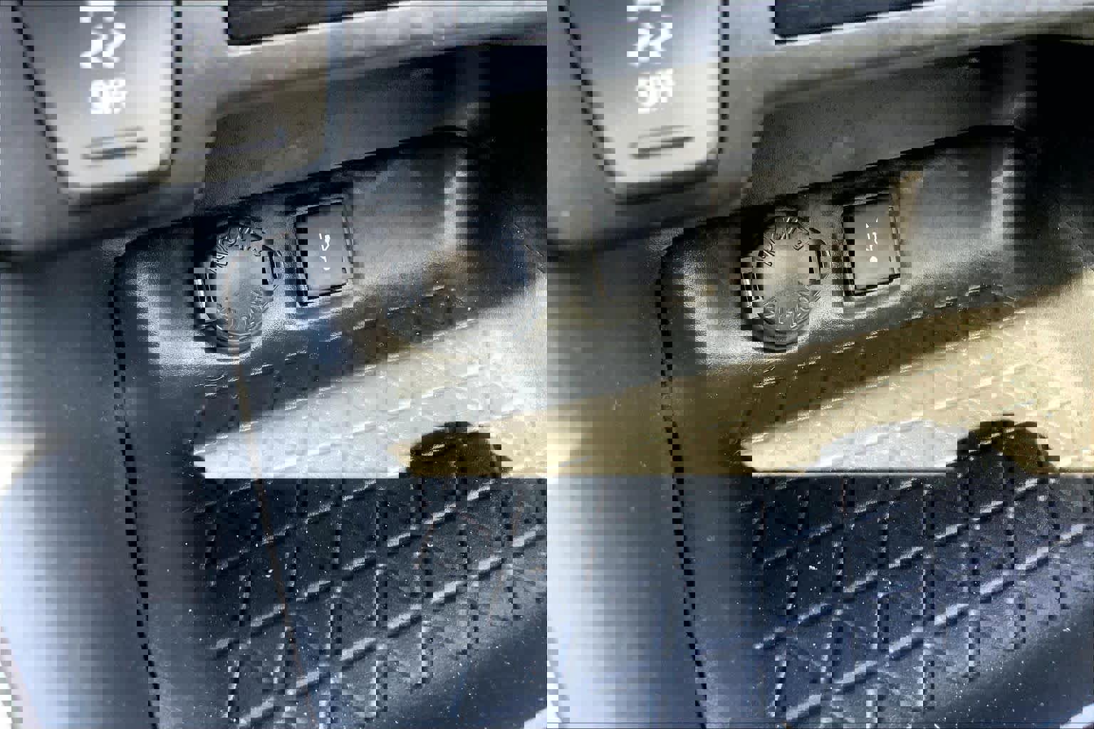 Used 2021 Toyota RAV4 XLE w/ Convenience Package image 35