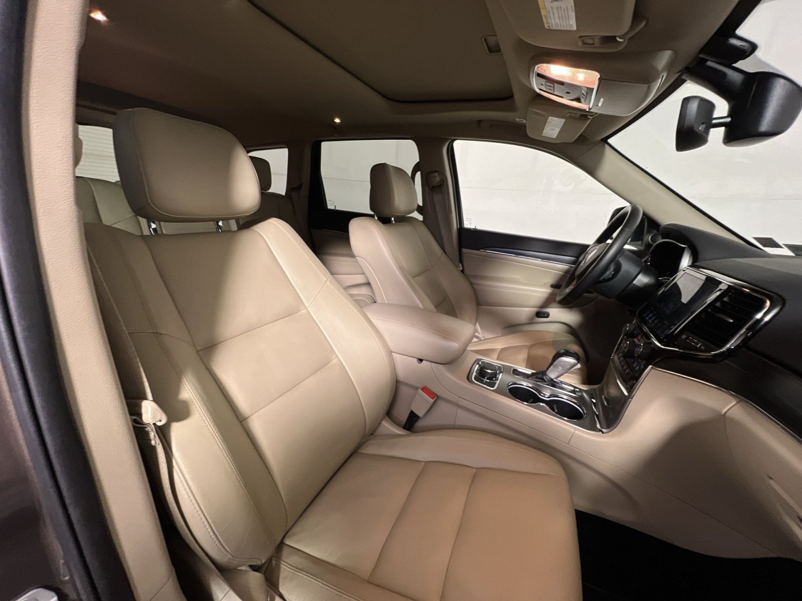 Used 2020 Jeep Grand Cherokee Limited w/ Premium Lighting Group AWD/4WD image 27
