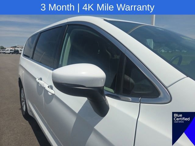 Used 2023 Chrysler Pacifica Touring-L FWD image 6