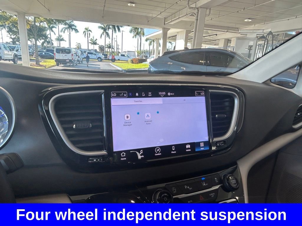 Used 2024 Chrysler Pacifica Touring-L image 11