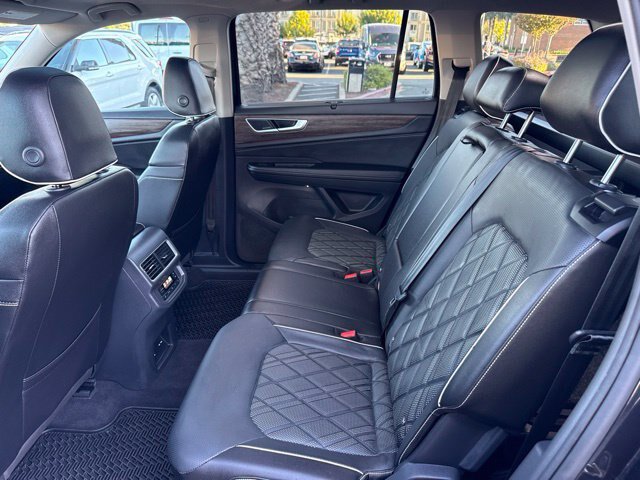 Used 2024 Volkswagen Atlas SEL Premium R-Line AWD/4WD image 12