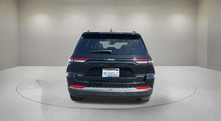 Used 2023 Jeep Grand Cherokee Limited AWD/4WD image 2