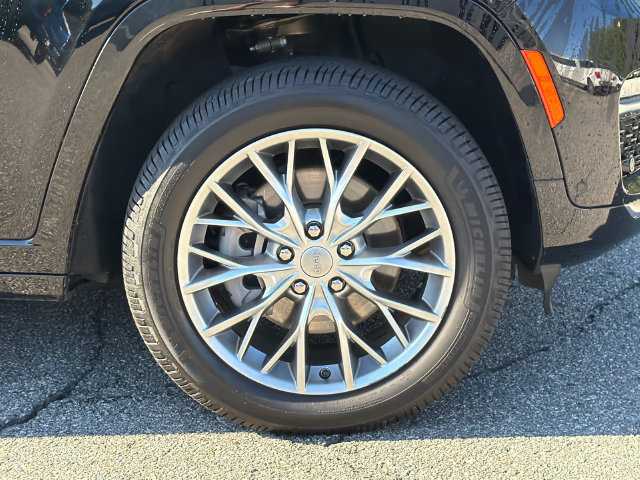 Used 2022 Jeep Grand Cherokee Summit w/ Adv Protech Group IV AWD/4WD image 14