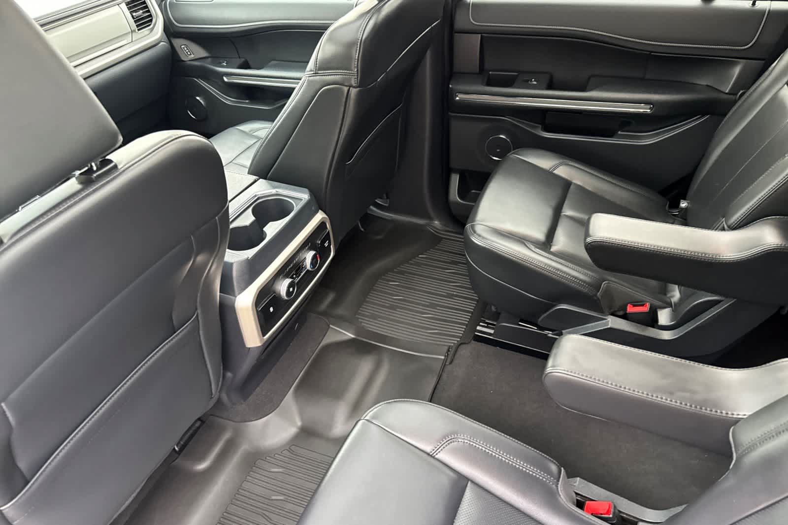 Certified 2024 Ford Expedition XLT AWD/4WD image 4