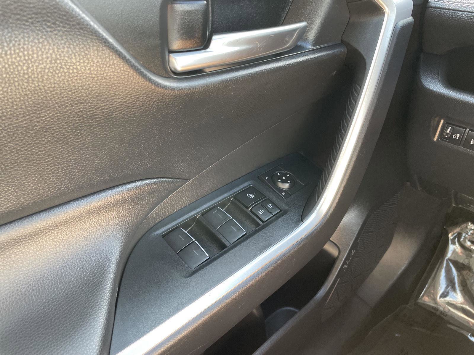 Used 2023 Toyota RAV4 XLE AWD/4WD image 27