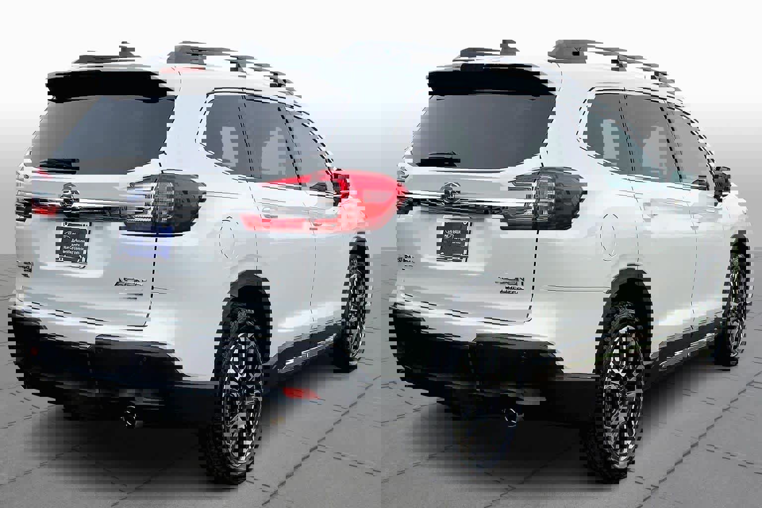 Used 2023 Subaru Ascent Limited w/ Technology Package image 2