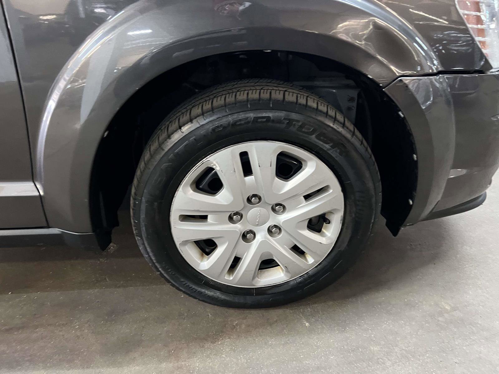 Used 2017 Dodge Journey SE image 7