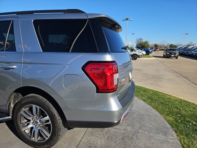 Certified 2022 Ford Expedition XLT image 3
