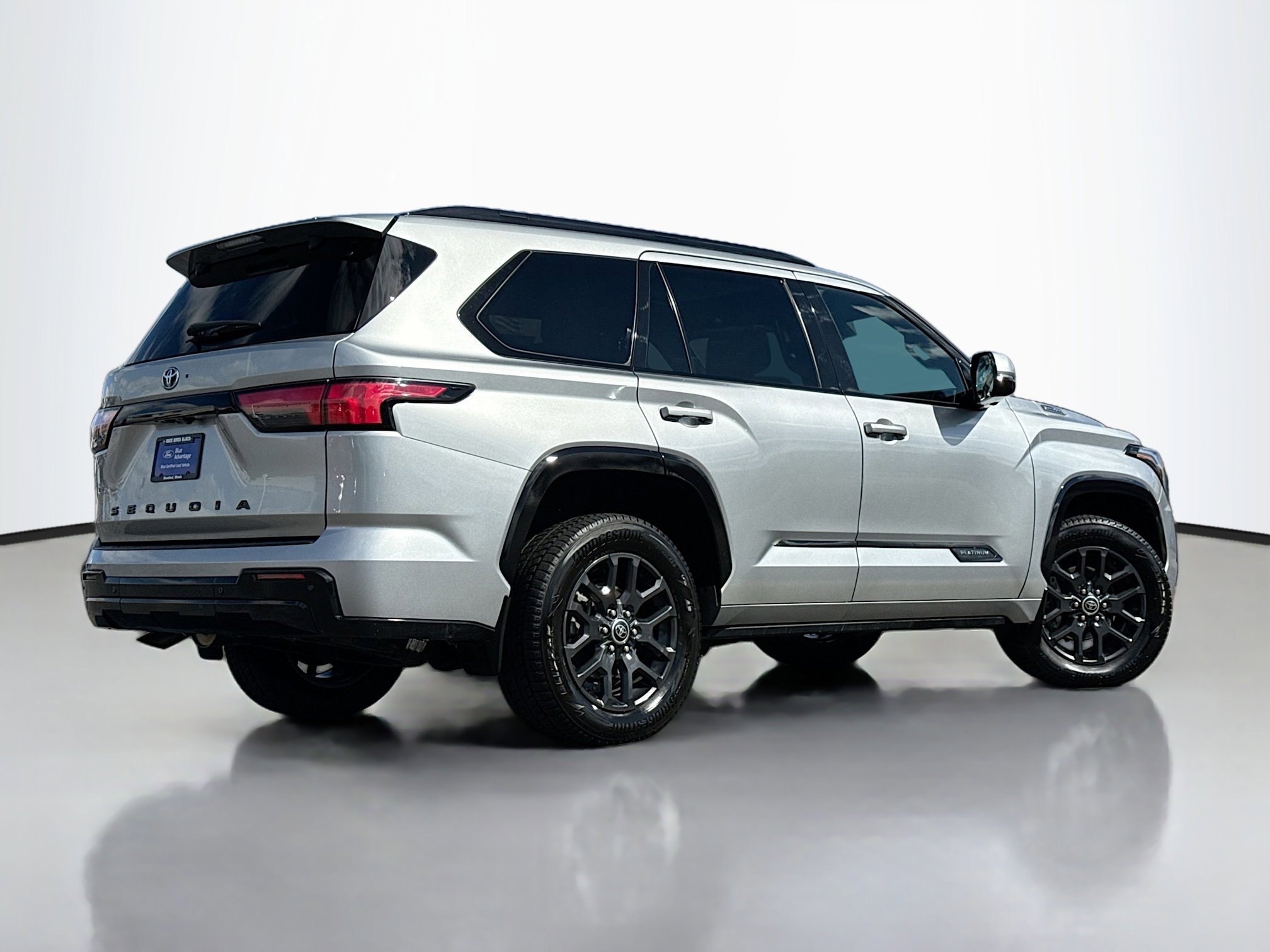Used 2023 Toyota Sequoia Platinum AWD/4WD image 3