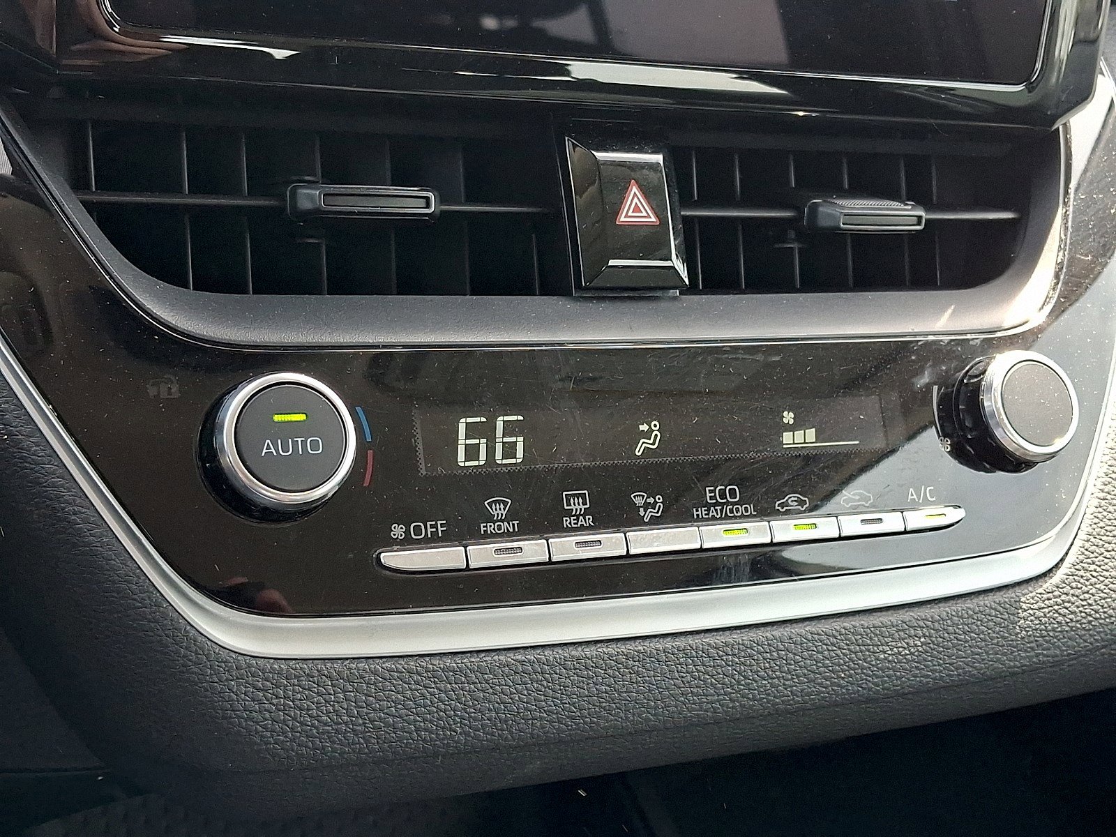 Used 2024 Toyota Corolla LE FWD image 14