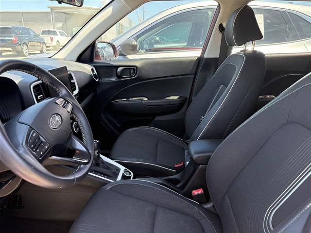 Used 2024 Hyundai Venue Limited FWD image 10