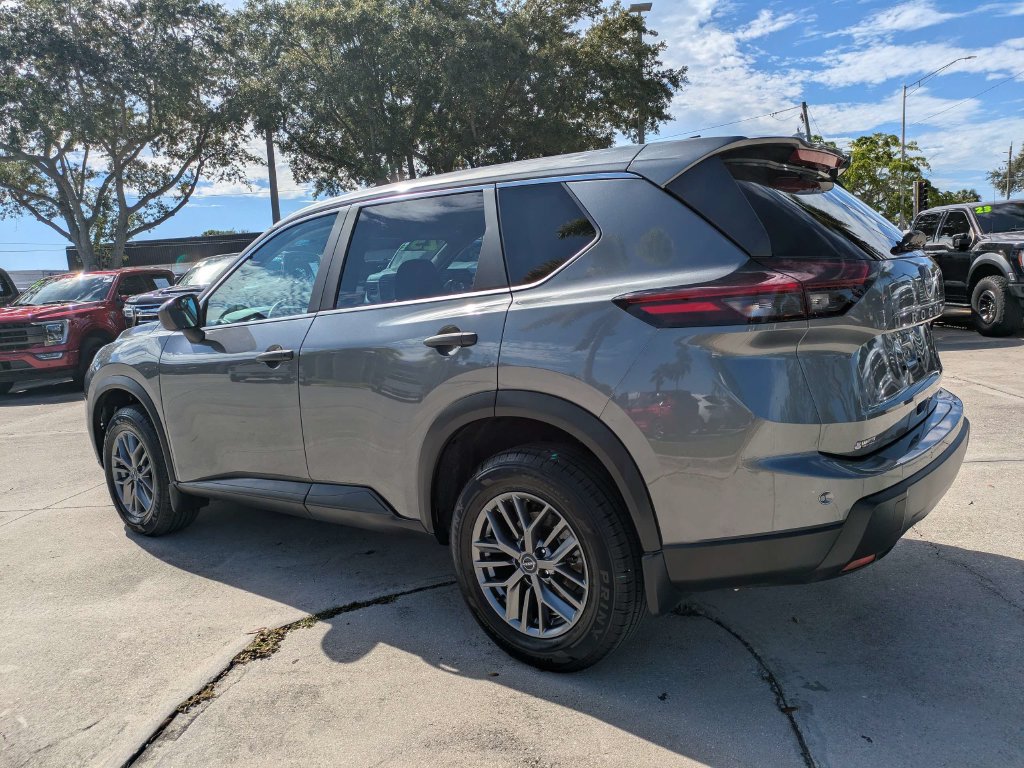 Used 2025 Nissan Rogue S AWD/4WD image 6