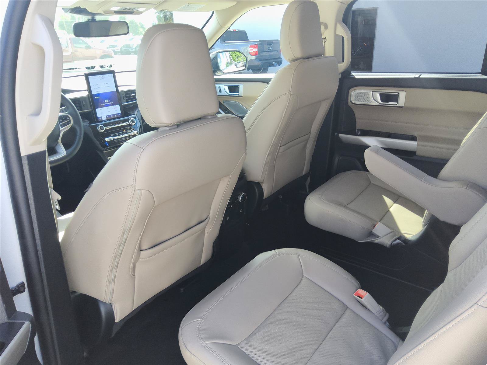 Certified 2023 Ford Explorer Limited w/ Limited Technology Package RWD image 25