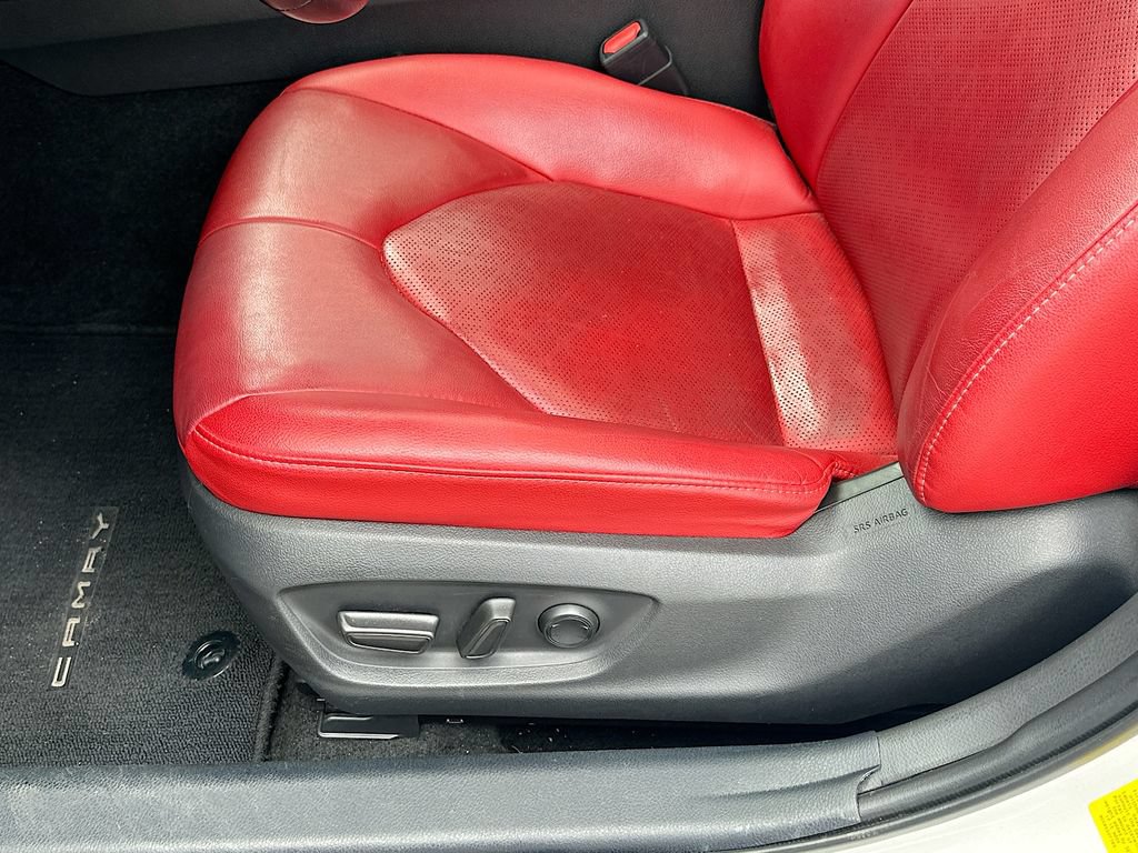 Used 2020 Toyota Camry XSE FWD image 9