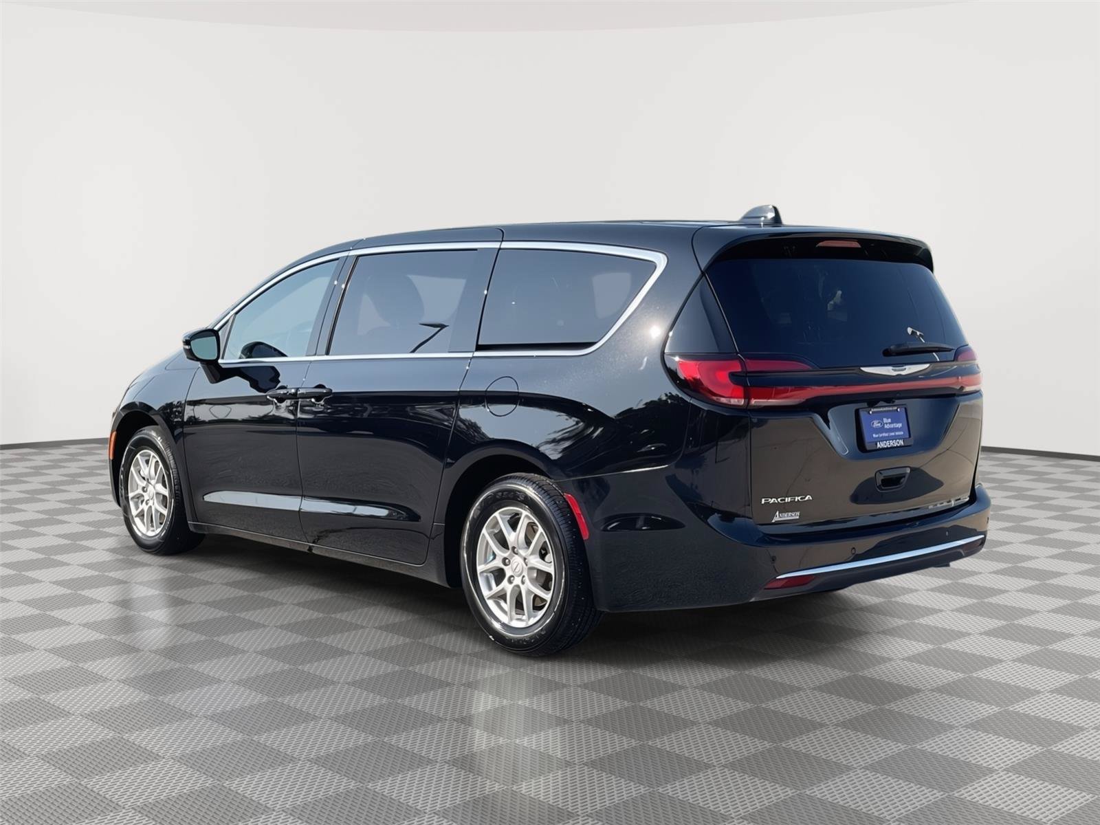 Used 2026 Chrysler Pacifica Select FWD image 9