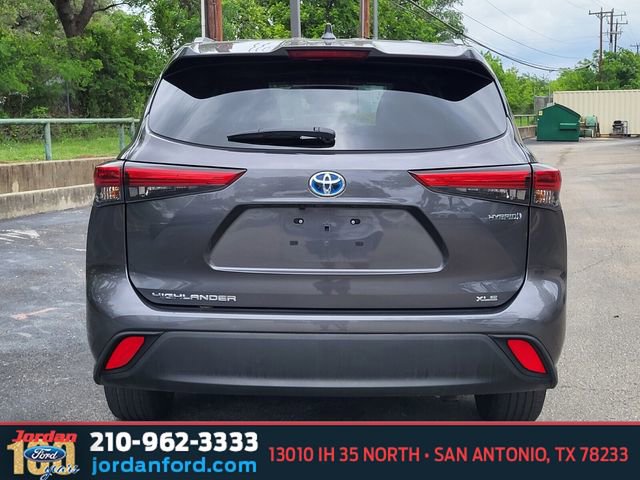 Used 2023 Toyota Highlander XLE FWD image 4