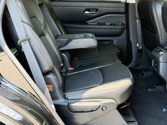 Used 2023 Nissan Pathfinder SL AWD/4WD image 7