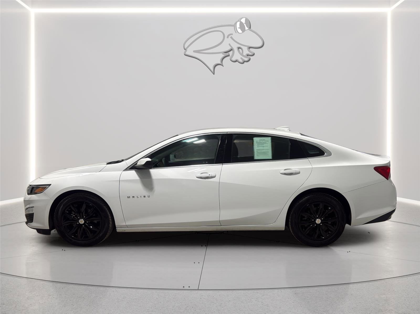 Used 2024 Chevrolet Malibu LT FWD image 2
