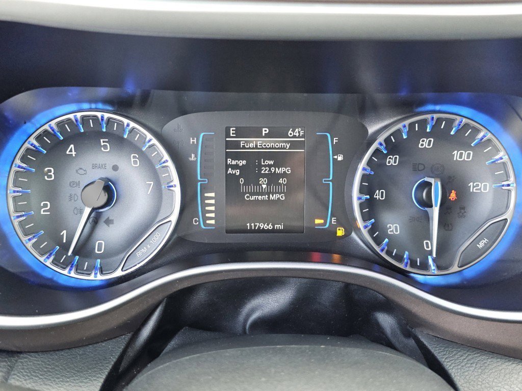 Used 2017 Chrysler Pacifica Touring-L FWD image 29
