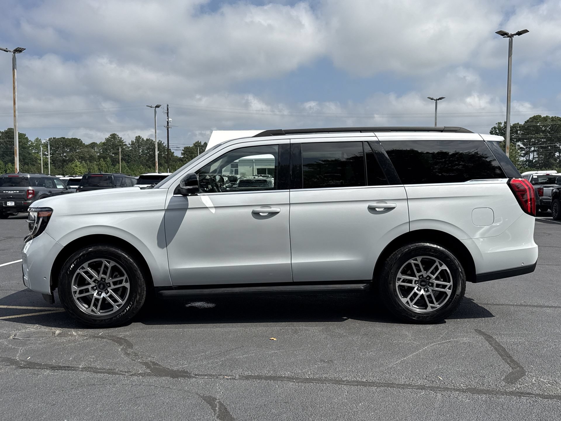 Certified 2025 Ford Expedition Active AWD/4WD image 28