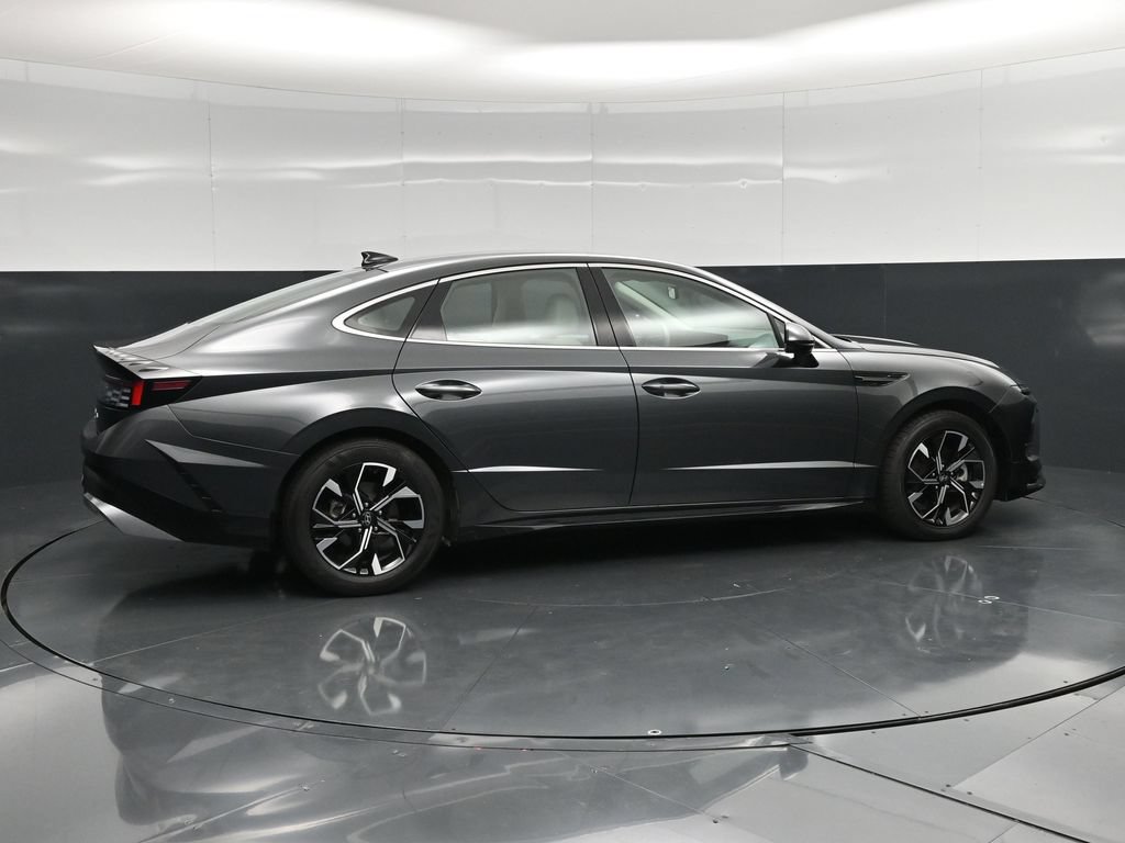 Used 2025 Hyundai Sonata SEL FWD image 3