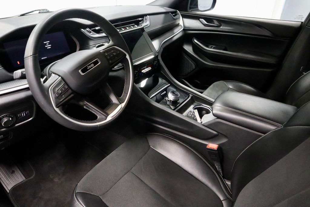 Used 2024 Jeep Grand Cherokee Altitude image 25