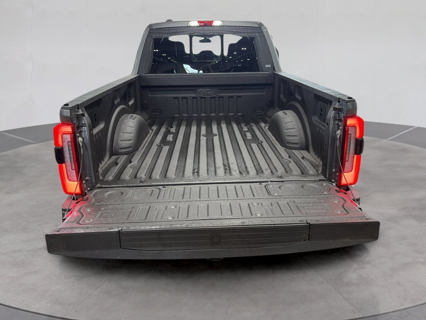 Certified 2026 Ford F250 Platinum w/ FX4 Off-Road Package AWD/4WD image 15