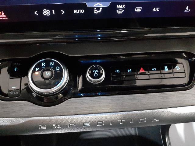 Certified 2025 Ford Expedition Platinum AWD/4WD image 5