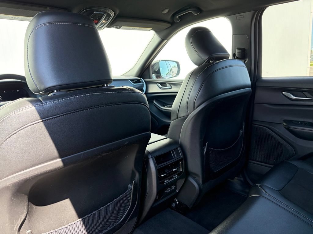 Used 2024 Jeep Grand Cherokee Altitude AWD/4WD image 18