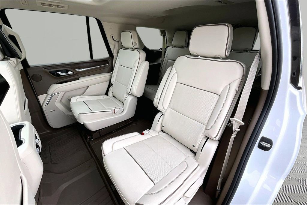 Used 2024 GMC Yukon Denali w/ Advanced Technology Package AWD/4WD image 26