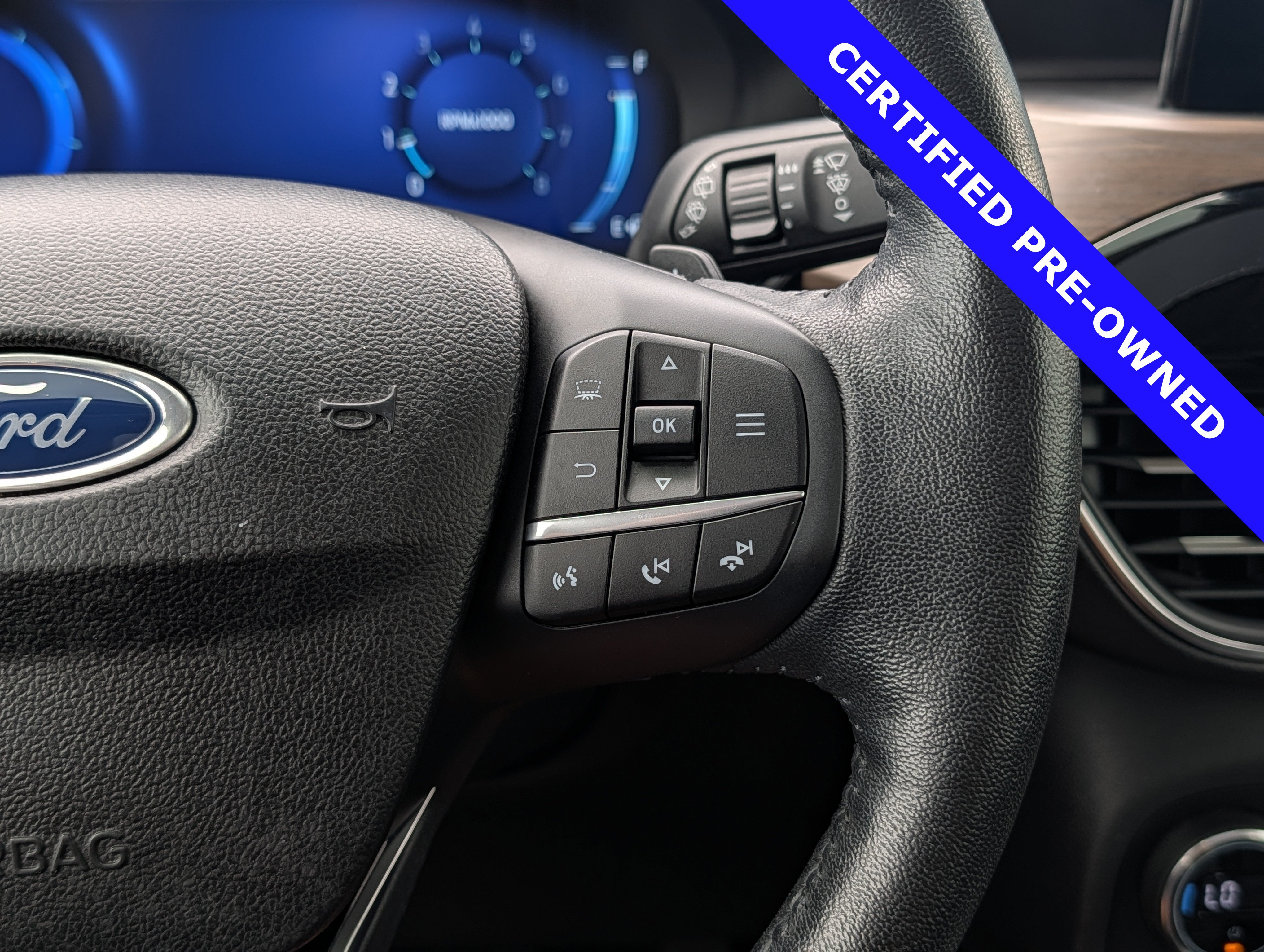 Certified 2020 Ford Escape Titanium AWD/4WD image 28