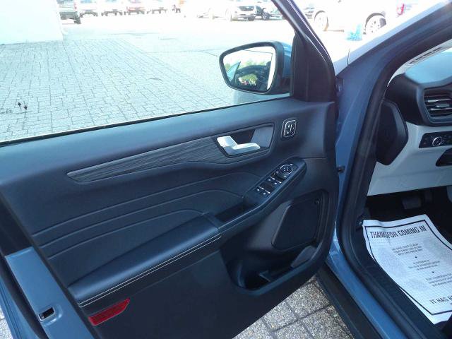 Certified 2025 Ford Escape Platinum w/ Premium Technology Package AWD/4WD image 9