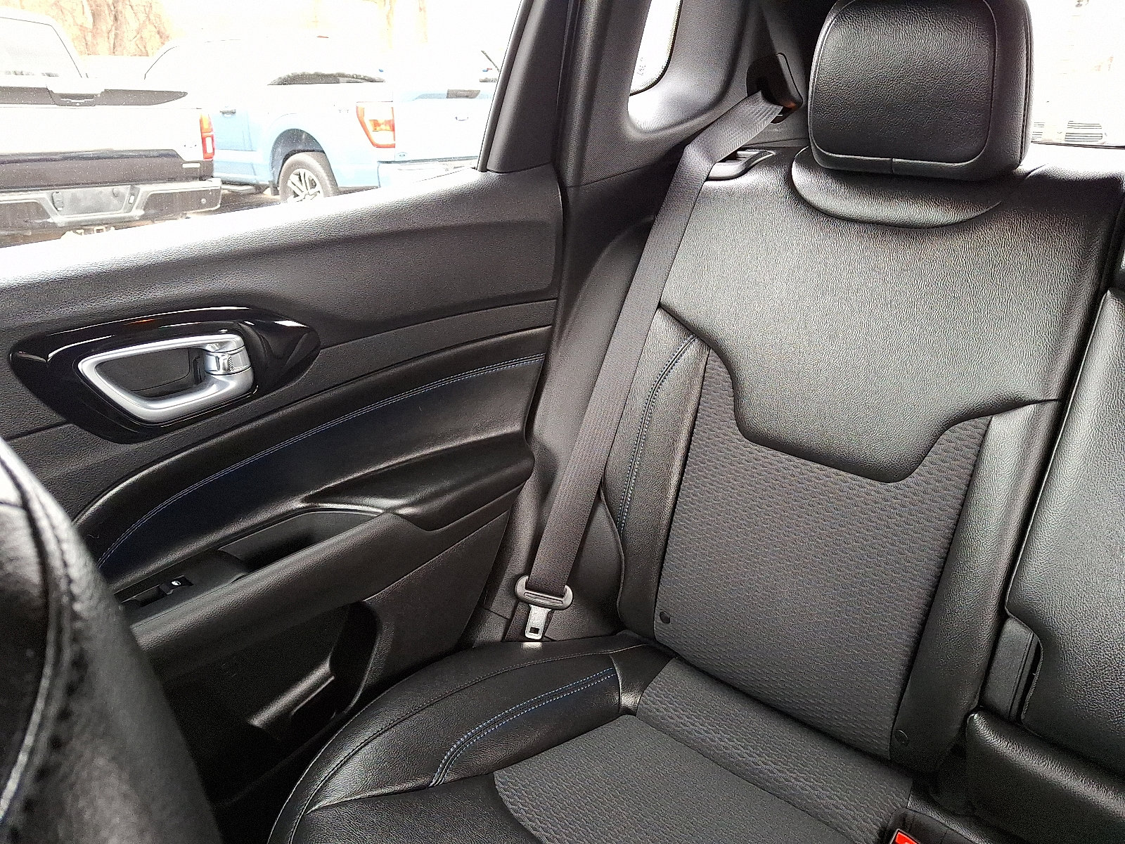 Used 2025 Jeep Compass Latitude w/ Altitude Special Edition image 18