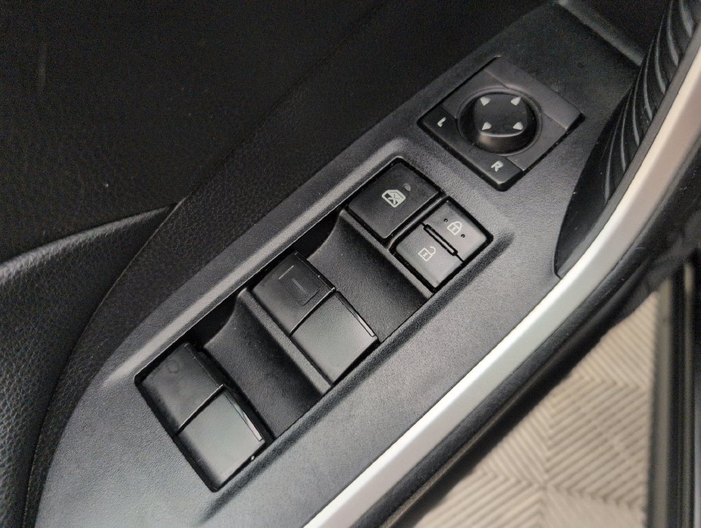 Used 2020 Toyota RAV4 LE FWD image 32