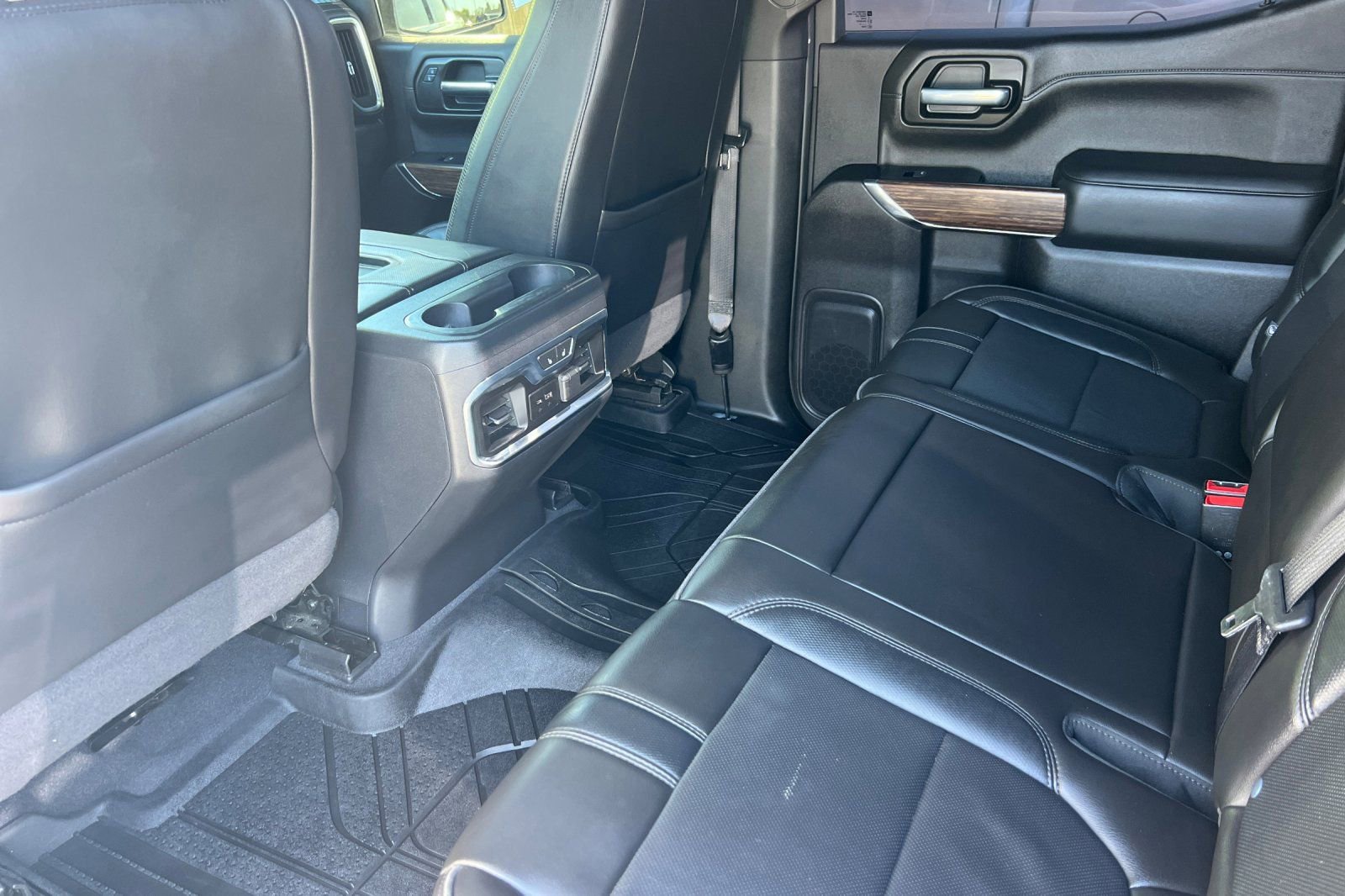 Used 2020 Chevrolet Silverado 1500 High Country w/ Technology Package image 13