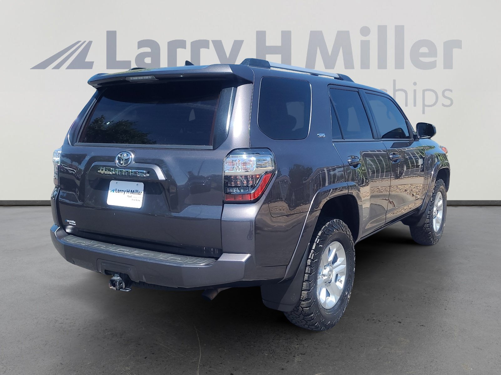 Used 2020 Toyota 4Runner SR5 AWD/4WD image 5